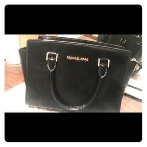 Michael Kors Patent leather Selma hand bag